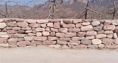 红色砌墙石 砌墙毛石，块石批发