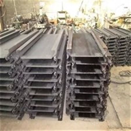 汇鑫生产刮板输送机中部槽 供应40T钢槽 轨道设备运输槽
